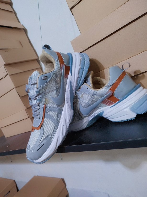 کفش مردانه Nike V2 k Runing لژ۶سانت